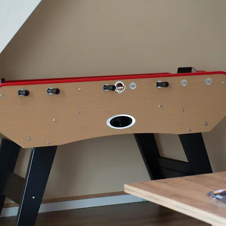 Capstay Cosy Centre 2 Babyfoot, Billard & Netflix